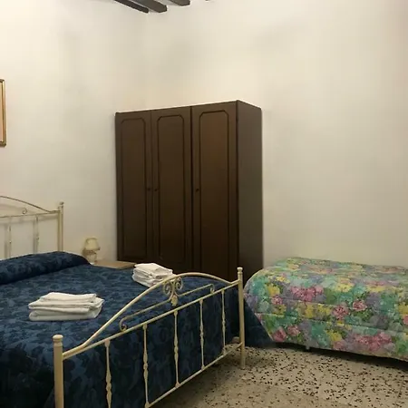 Di Via Ranghiasci * グッビオ